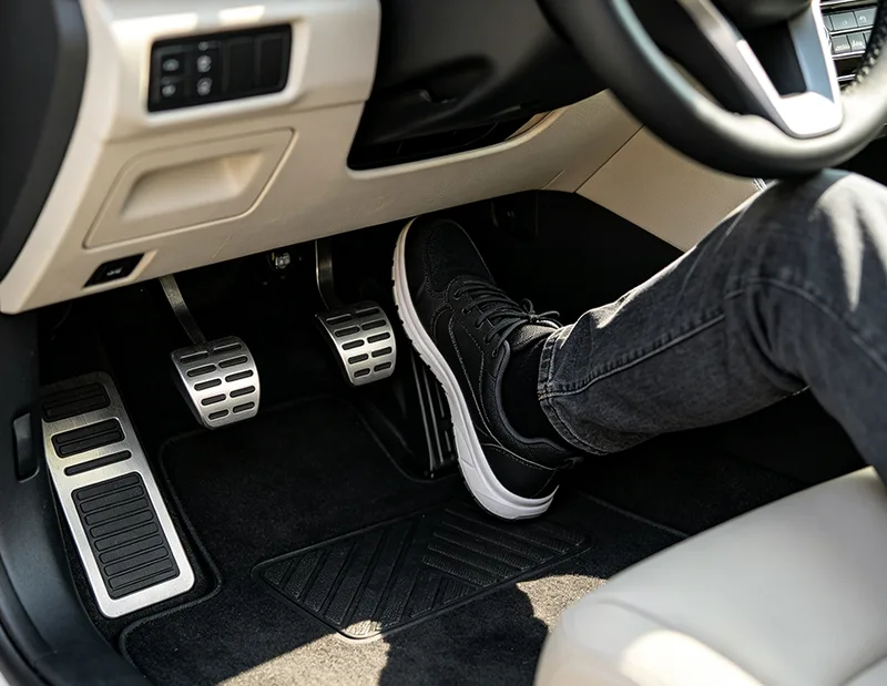 Las características del pedal del coche.
